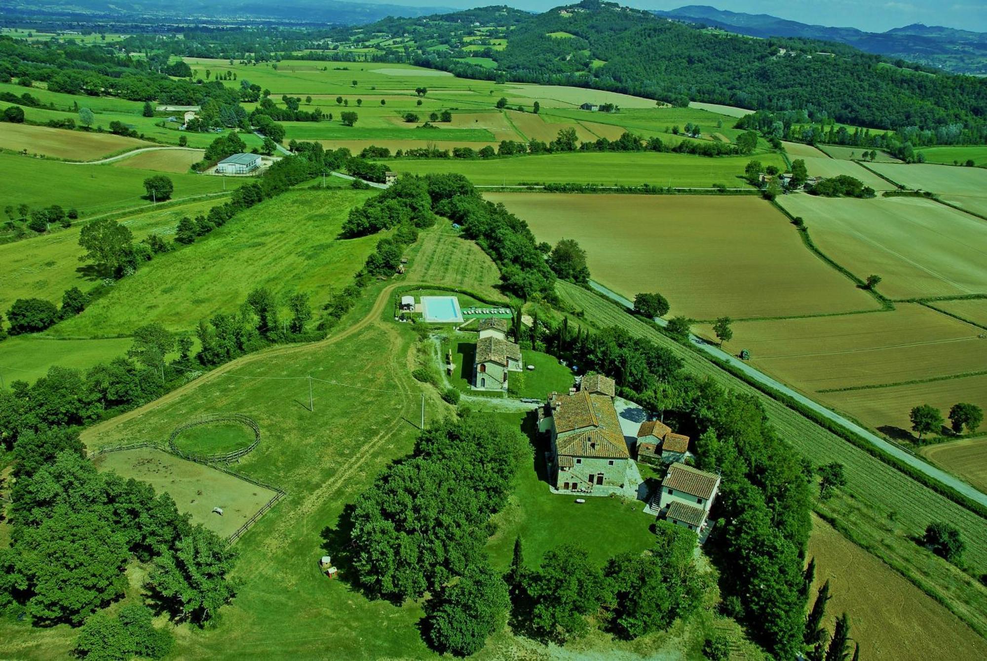 אניירי Agriturismo Il Sasso מראה חיצוני תמונה