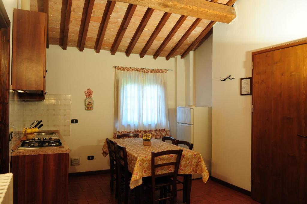 אניירי Agriturismo Il Sasso חדר תמונה